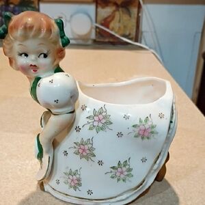 Vintage Royal Sealy Bonnet Girl Planter